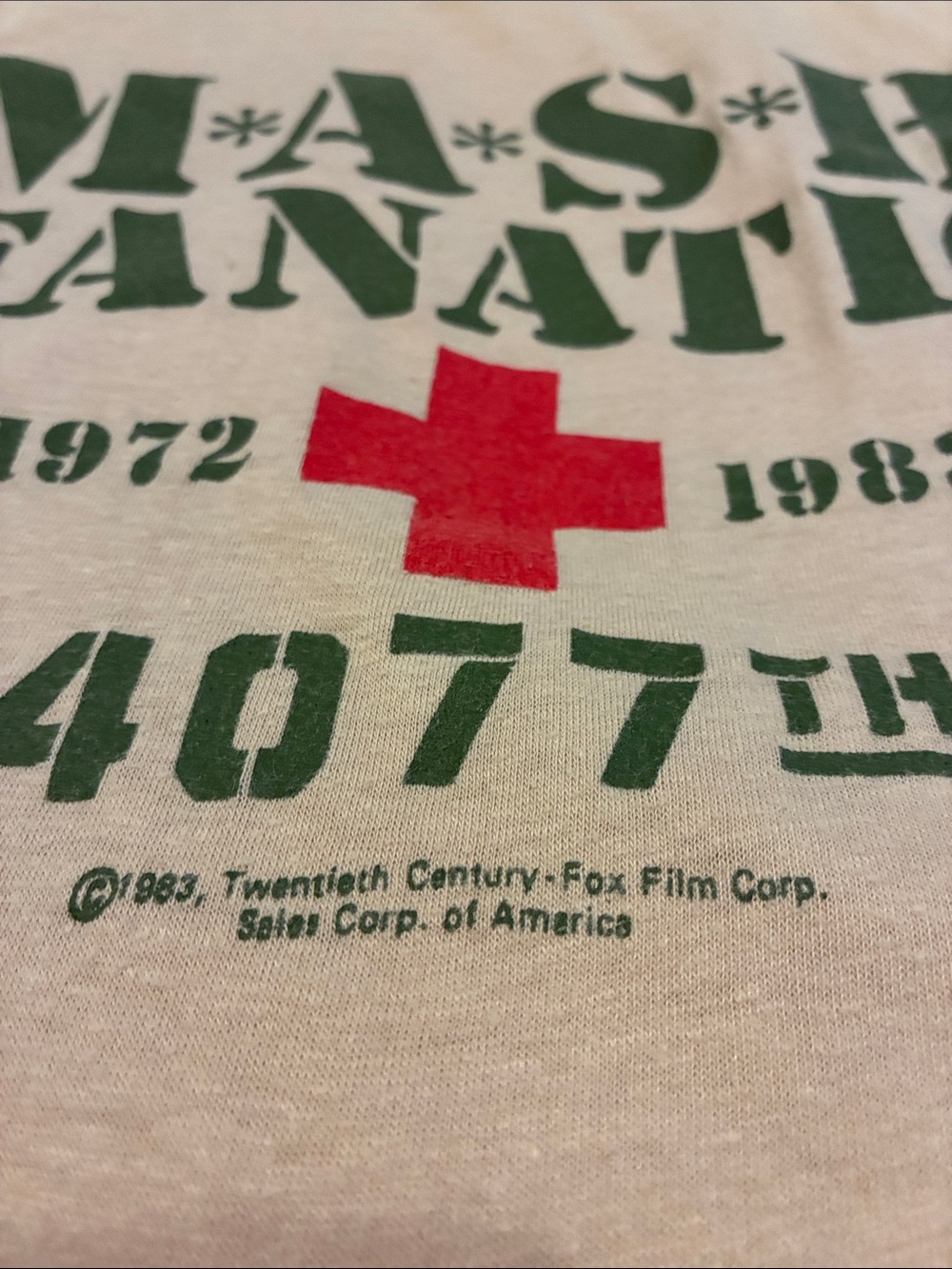 Vintage 1983 M*A*S*H Fanatic T-Shirt Beige with Green Print Size M - Picture 4 of 7